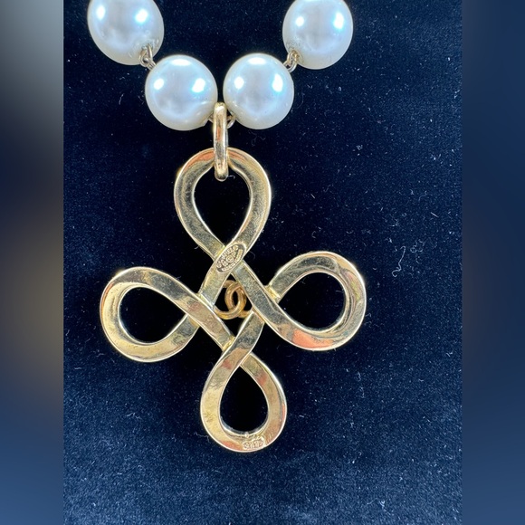 100% Authentic CHANEL Vintage Pearl Necklace - Picture 3 of 6